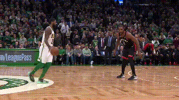 手感火热！里夫斯半场8中6贡献19分5篮板（手感爆棚！里夫斯半场8投6中拿下19分5篮板）