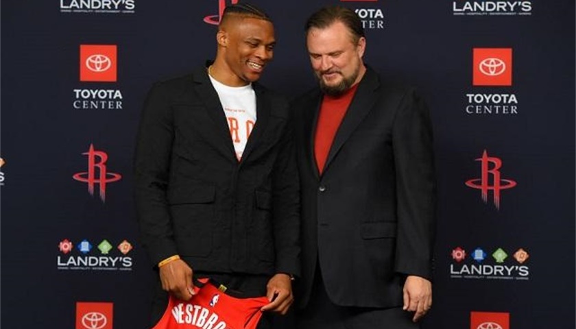 都体：道格拉斯-路易斯受伤下场，让他符合买断条款更加困难（都体：道格拉斯-路易斯伤退，满足买断条款的难度上升）