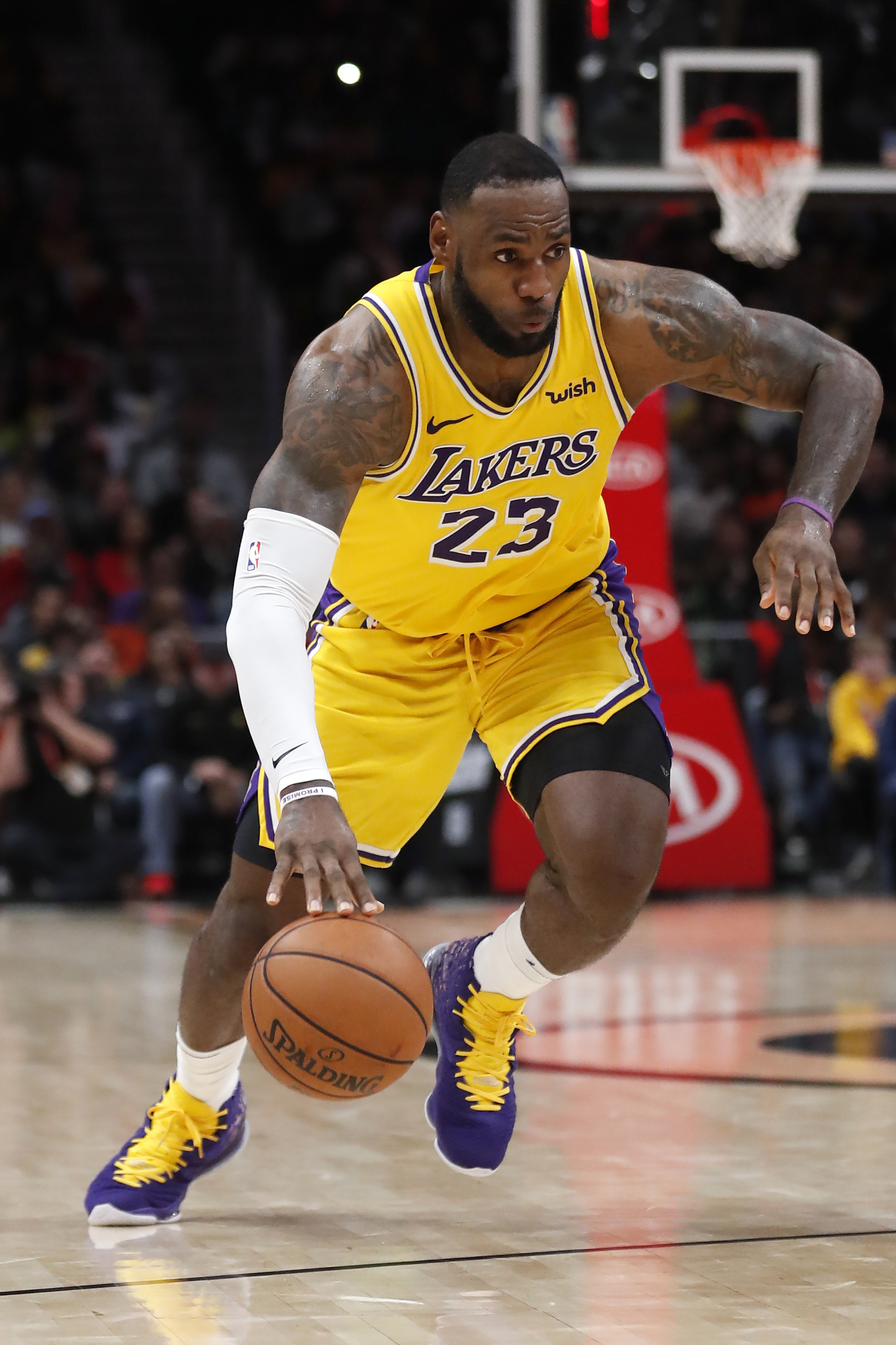 2025中足联颁奖：张志雄、彭啸分获中甲乙最佳青年球员（2025中足联颁奖典礼：张志雄、彭啸分别荣膺中甲、中乙最佳青年球员）