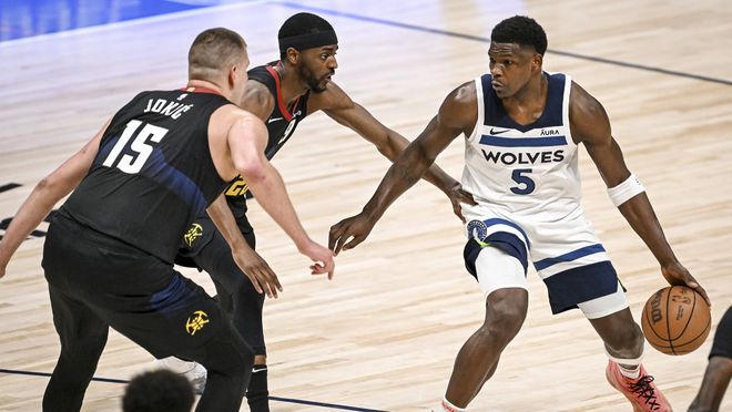 追梦将比肩库里，成为唯二代表勇士出战900场常规赛的球员（追梦将与库里并肩，成勇士队史仅两位常规赛出战900场的球员）