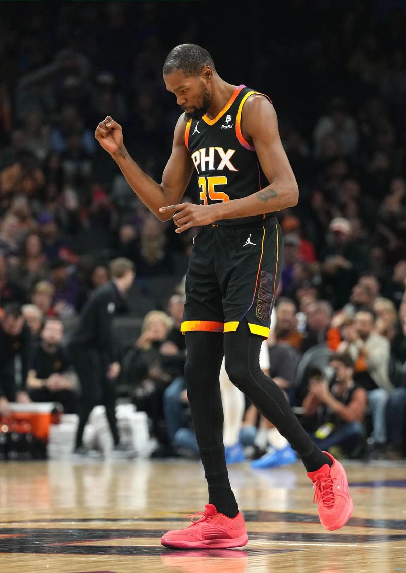 爱德华兹连续6场30+，追平队史最长30+场次纪录（爱德华兹连砍6场30+，追平队史最长连30+纪录）